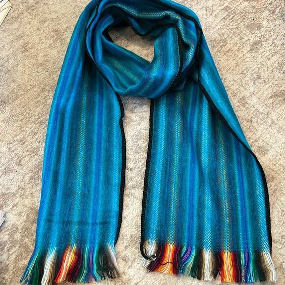 Beautiful alpaca scarf from Ecuador so soft and warm! - Picture 8 of 12